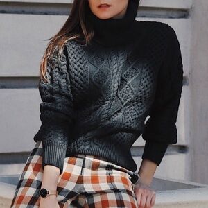 Cableknit dark green merino wool sweater